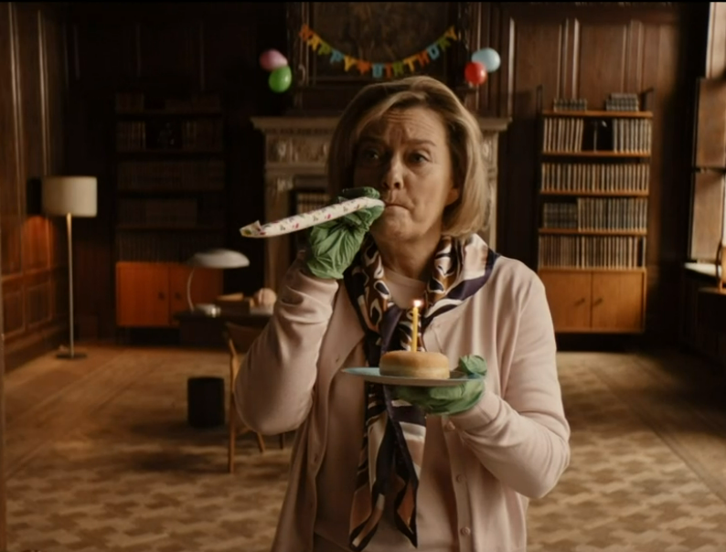 Ingrid the professors birthday (Professor T episode 6)